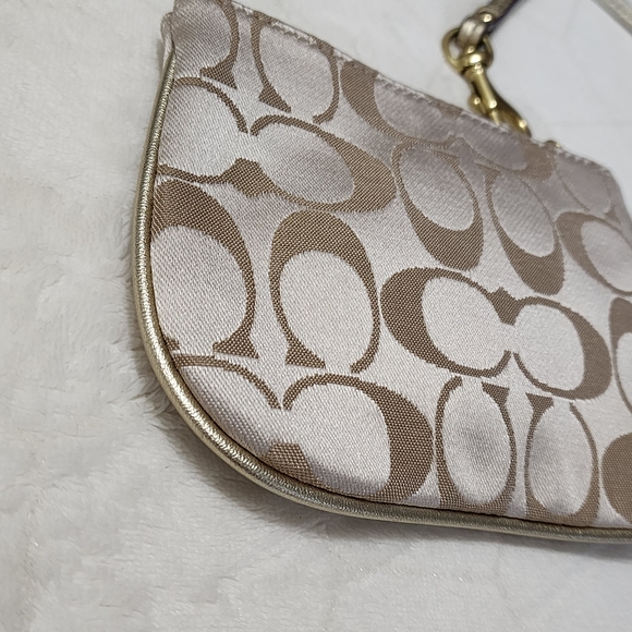 Coach Poppy Wristlet - Picture 7 of 9